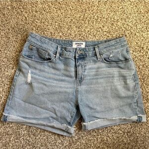 Denizen from Levi’s Medium Wash Mid Rise Shorts Size 12 31 Casual Summer